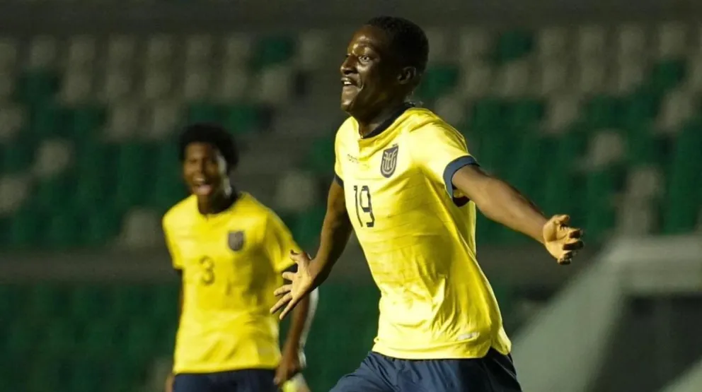 Juan Riquelme Angulo (19) festeja un gol de su doblete frente a Brasil. Foto: La Tri