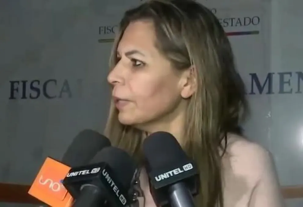 La fiscal departamental de Tarija, Sandra Gutiérrez, declara a los periodistas. Foto: captura