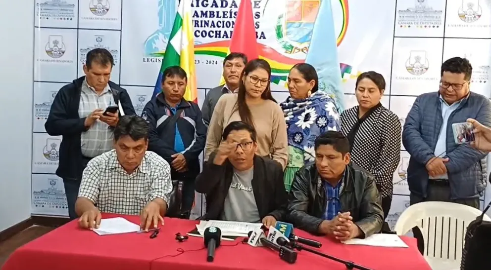 Legisladores "evistas" en conferencia de prensa.