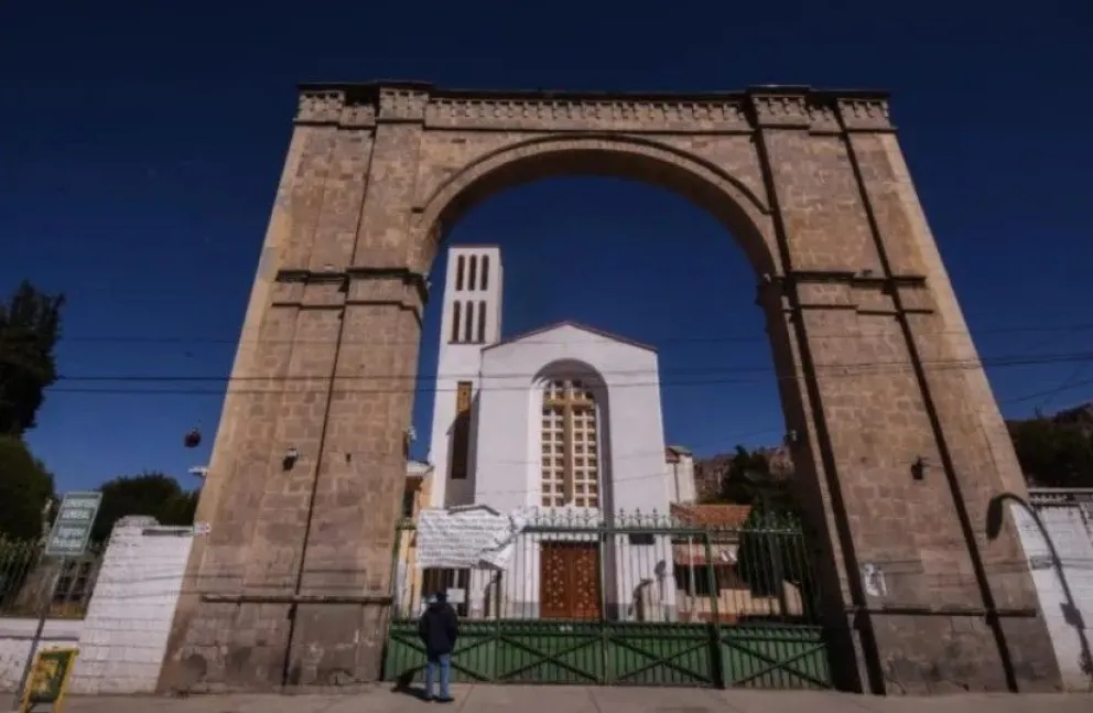 Frontis del Cementerio General de La Paz. Foto: AMUN