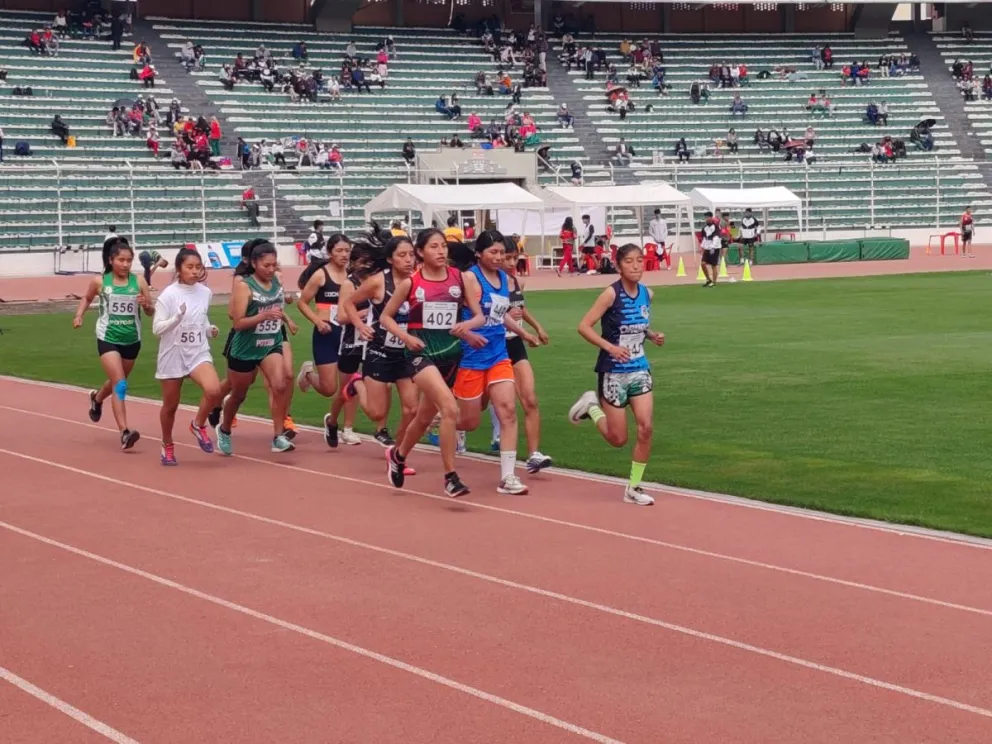Una de las pruebas de fondo en el Siles. Foto: Policarpio Calizaya.
