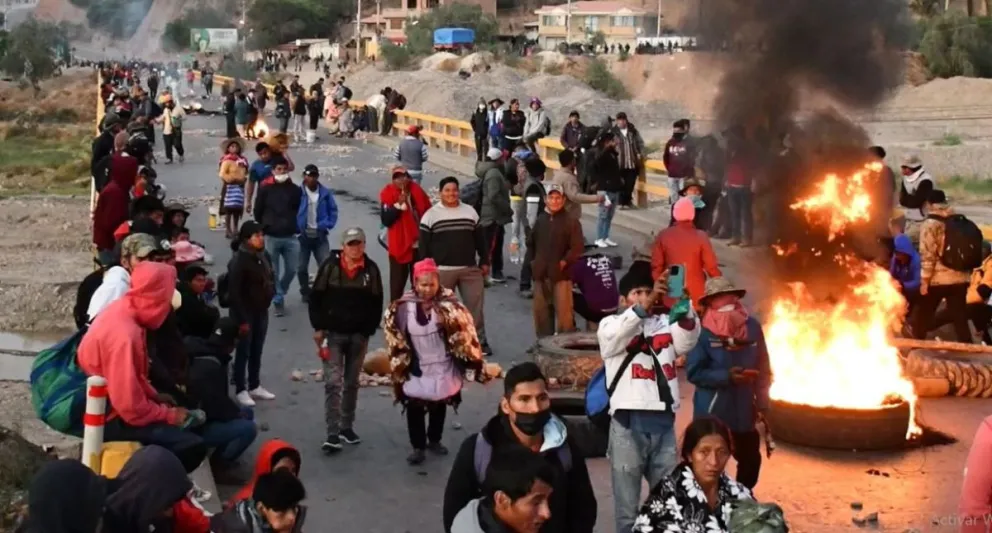 Uno de los puntos de bloqueo en la ruta entre Cochabamba y Santa Cruz. Foto: Captura de video 