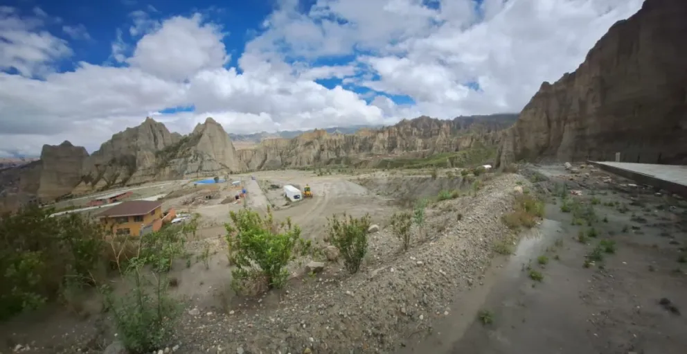 El terreno en el sector Terrazas de Achumani donde se construirá la Casa de la Verde. Foto: Jorge Asturizaga.