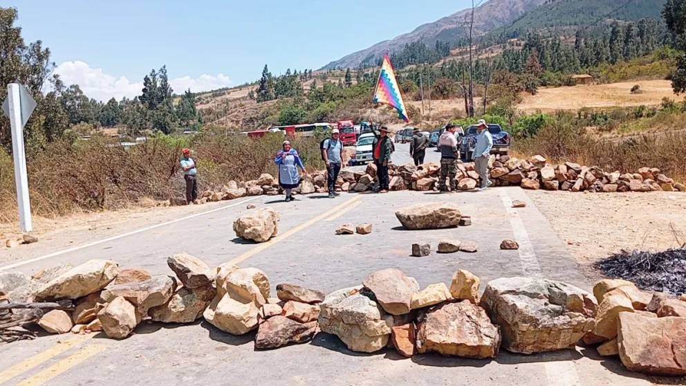 Bloqueo en la carretera en la provincia Carrasco, Epizana. Foto: Kawsachun Coca