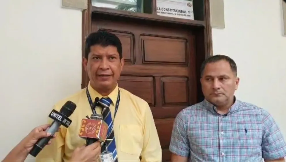 El vocal constitucional del Tribunal Departamental de Justicia de Beni, Charles Mejía, se dirige a los periodistas. Foto: captura