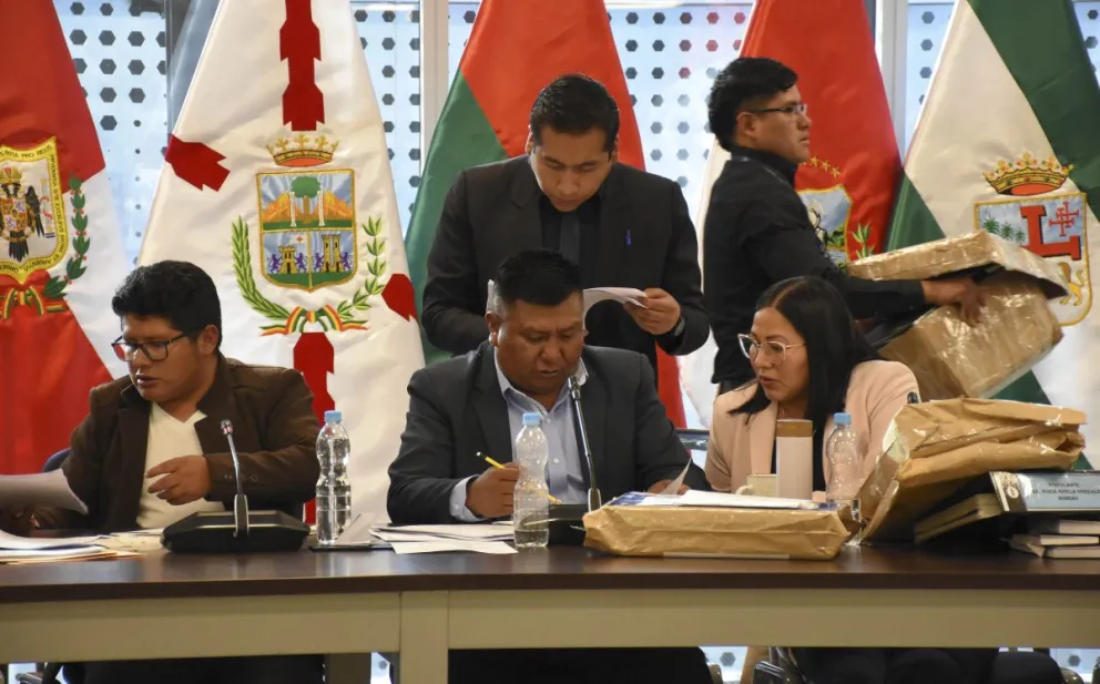 Miembros de la Comisión Mixta de Constitución durante el proceso de selección de los postulantes a fiscal general. Foto: APG