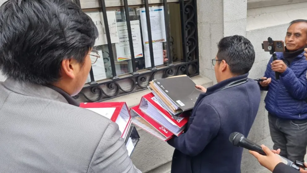 Personal técnico de la Comisión Mixta de Justicia Plural presenta el informe final del trabajo de preselección de postulantes. Foto: Vicepresidencia 