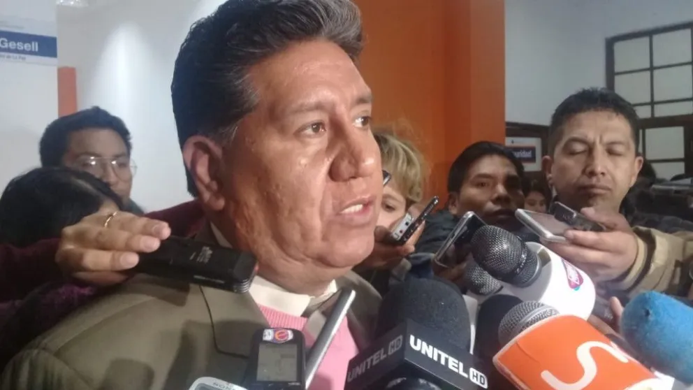 El fiscal departamental de La Paz, William Alave, brinda declaraciones a los periodistas. Foto: FGE