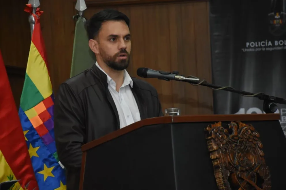El ministro de Gobierno, Eduardo Del Castillo, brinda conferencia de prensa. Foto: APG