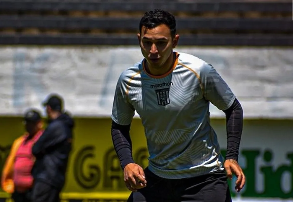 Bruno Miranda, el goleador del Tigre, en el entrenamiento de este jueves en Achumani. Foto: club The Strongest
