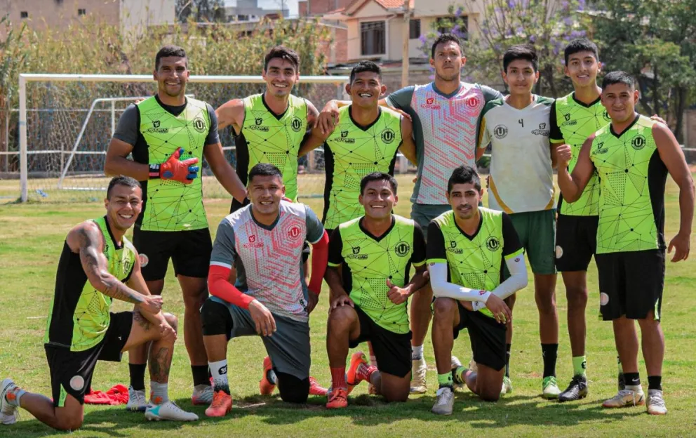 Jugadores de Universitario tras un entrenamiento. Foto: Universitario de Vinto.