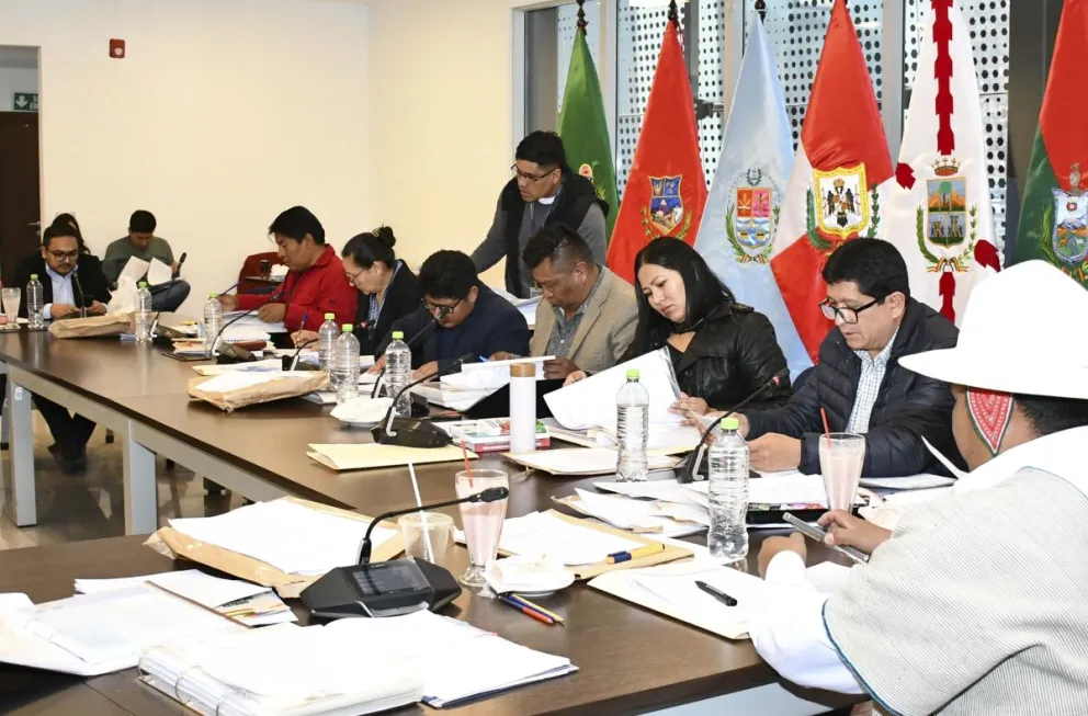 La Comisión Mixta de Justicia Plural en una sesión para al elección del fiscal. Foto: APG