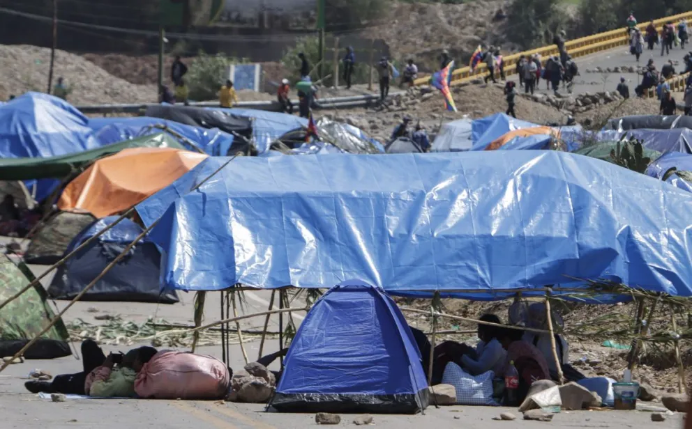 Uno de los varios bloqueos que afectan al país en estos días. Foto: APG