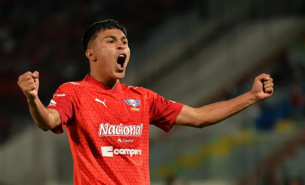 El grito de gol de Héctor Bobadilla, autor de un doblete este sábado sobre Blooming. Foto: APG.