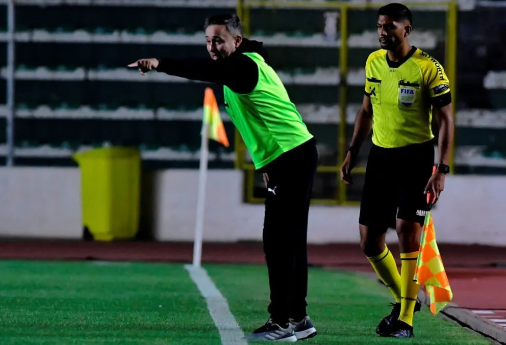 Flavio Robatto, director técnico del club Bolívar, que perdió ante Aurora. Foto: APG