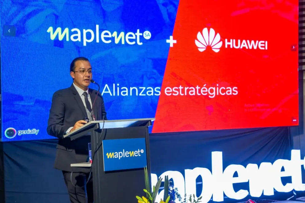 Sergio Callisaya, CEO de Maplenet realiza la presentación de la nueva empresa. Foto: Maplenet S. A.