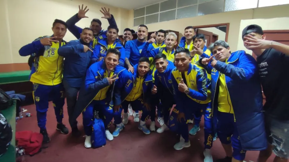 Jugadores del club alteño celebran su pase de ronda. Foto: Proyecto Redag.