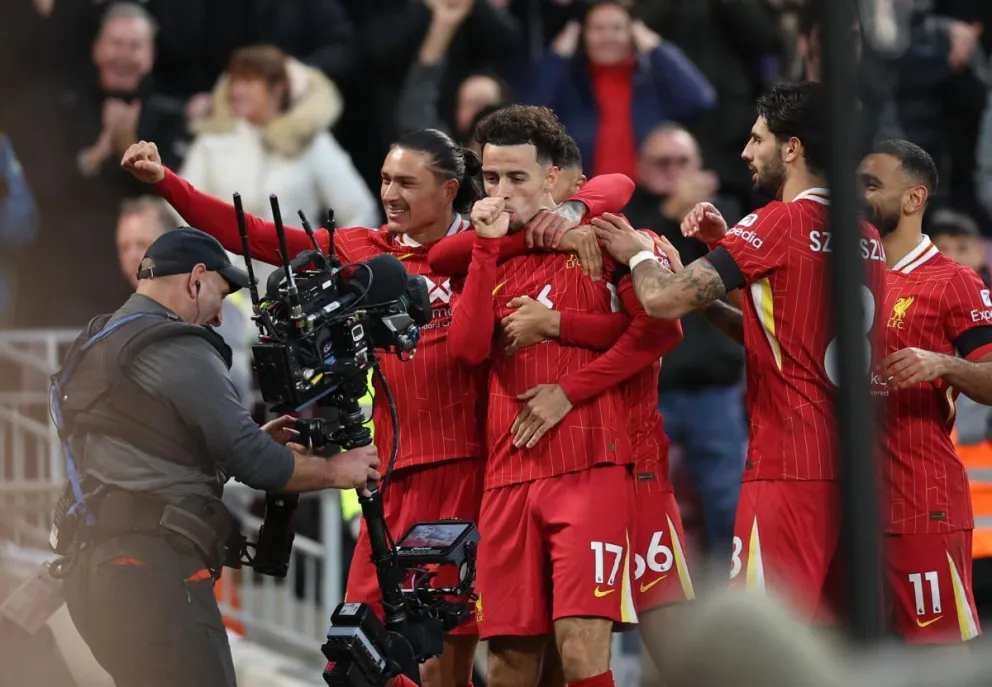 Curtis Jones del Liverpool celebra el 2-1 contra el Chelsea. Foto: EFE