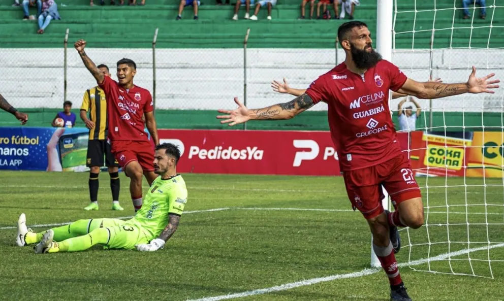 Alejandro Quintana festeja su conquista, la única del partido contra el Tigre. Foto APG . 