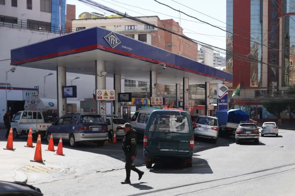 Una imagen referencial de una estación para cargar combustible. Foto: Archivo