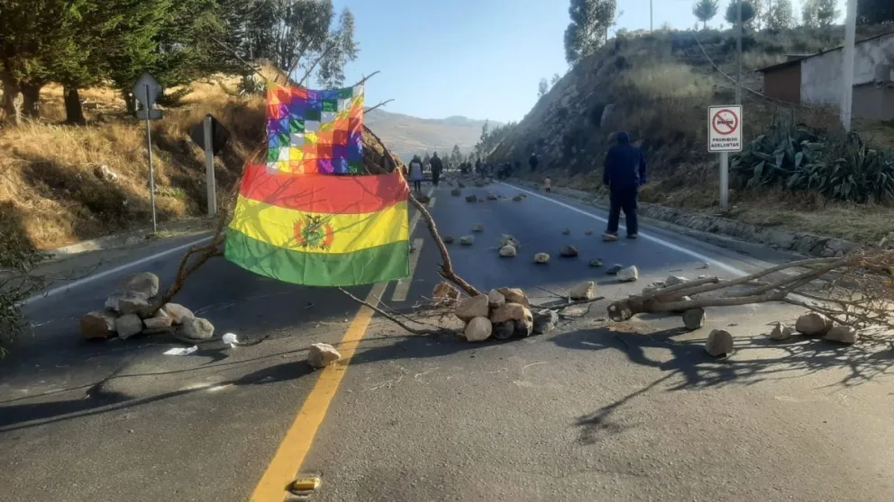 Uno de los puntos de bloqueo en Sacaba. Fotos: Kawsachun Coca.