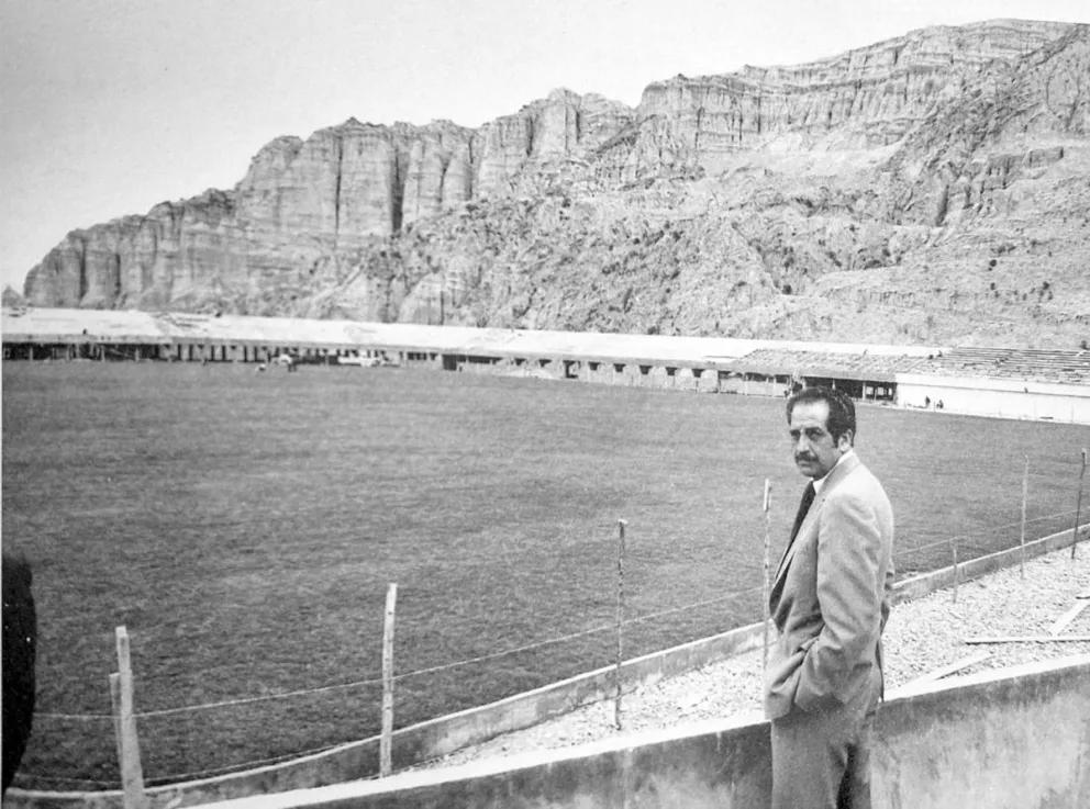 Rafael Mendoza en una visita al estadio del club, que lleva su nombre. Foto: El Tigre de Achumani