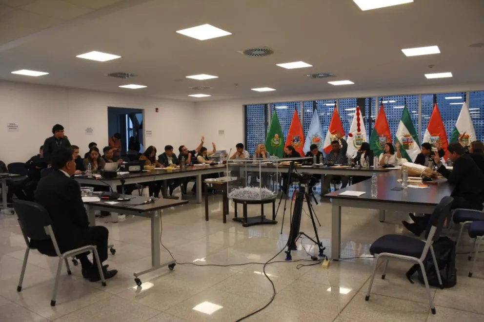 La Comisión Mixta de Constitución y Justicia Plural en el proceso de selección del Fiscal General. Foto: APG