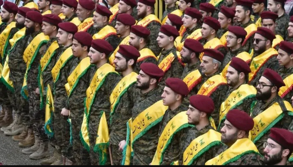Militantes del grupo armado Hezbollah. Foto: EPA / BBC