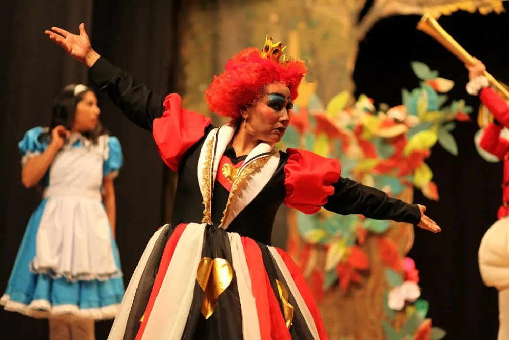 Escena de Alicia en el país de las Maravillas. Foto: Abda