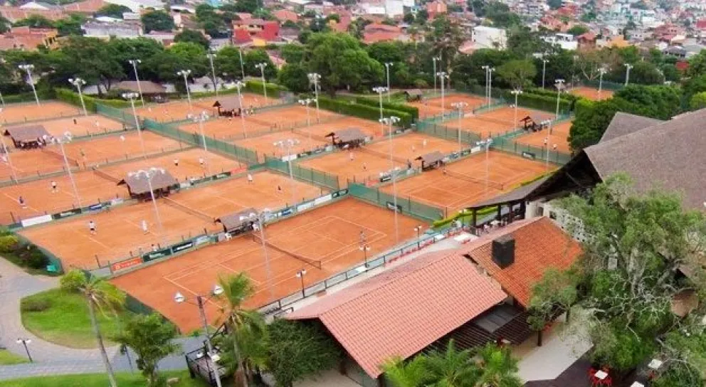 Las canchas de arcilla que forman parte del Club de Tenis Santa Cruz, que albergará desde el viernes el WTA125. Foto: Club de Tenis Santa Cruz.
