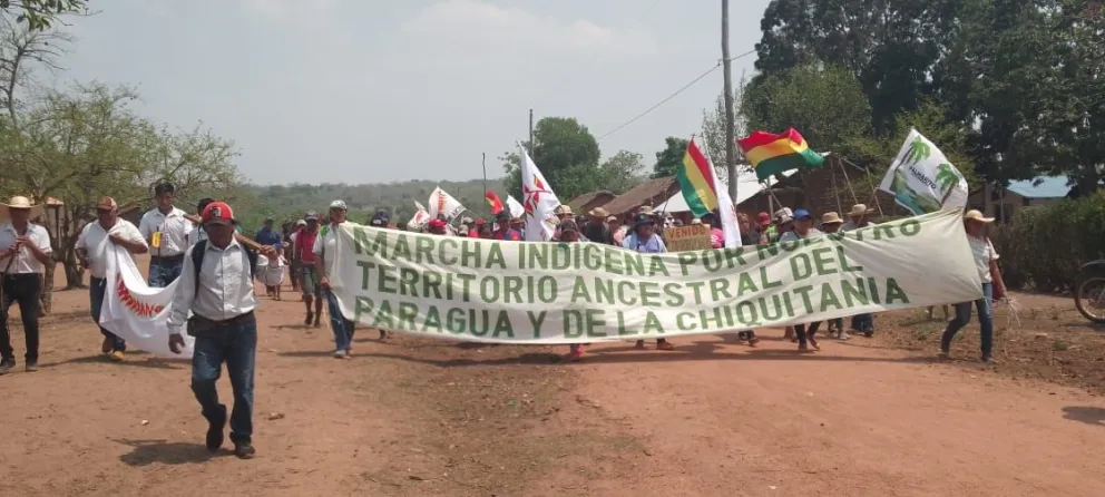 La marcha indígena ya ha recorrido 137 kilómetros y espera llegar mañana a San Ignacio de Velasco. Foto: Lordy Suárez.