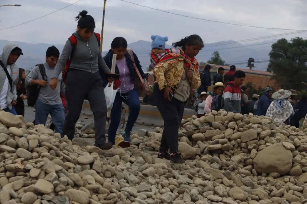 Un bloqueo en la población de Vinto, en Cochabamba, este martes. Foto: APG
