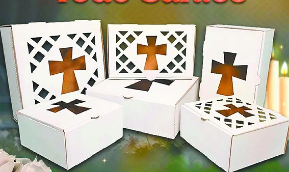 Cajas de cartón en cuyas tapas se destacan cruces de varios estilos. FOTOS: Cuenta de Facebook de Marketplace