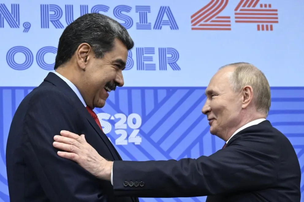 Putin con Maduro, antes de su reunión al margen de la cumbre BRICS en Kazán. Foto: EFE