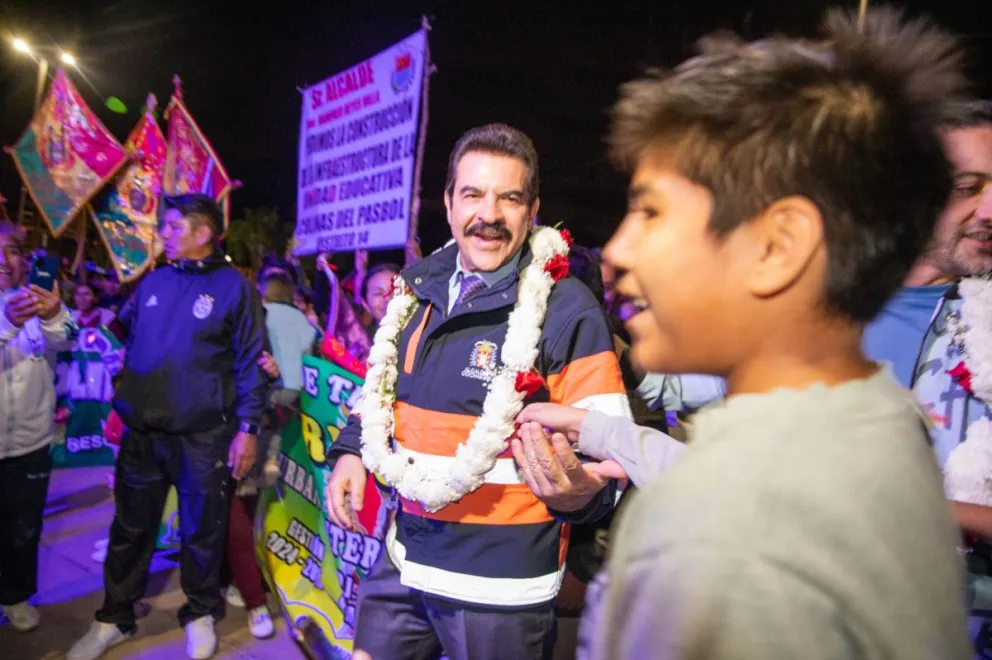 El alcalde Reyes Villa durante una entrega de obras. Foto: @ManfredBolivia