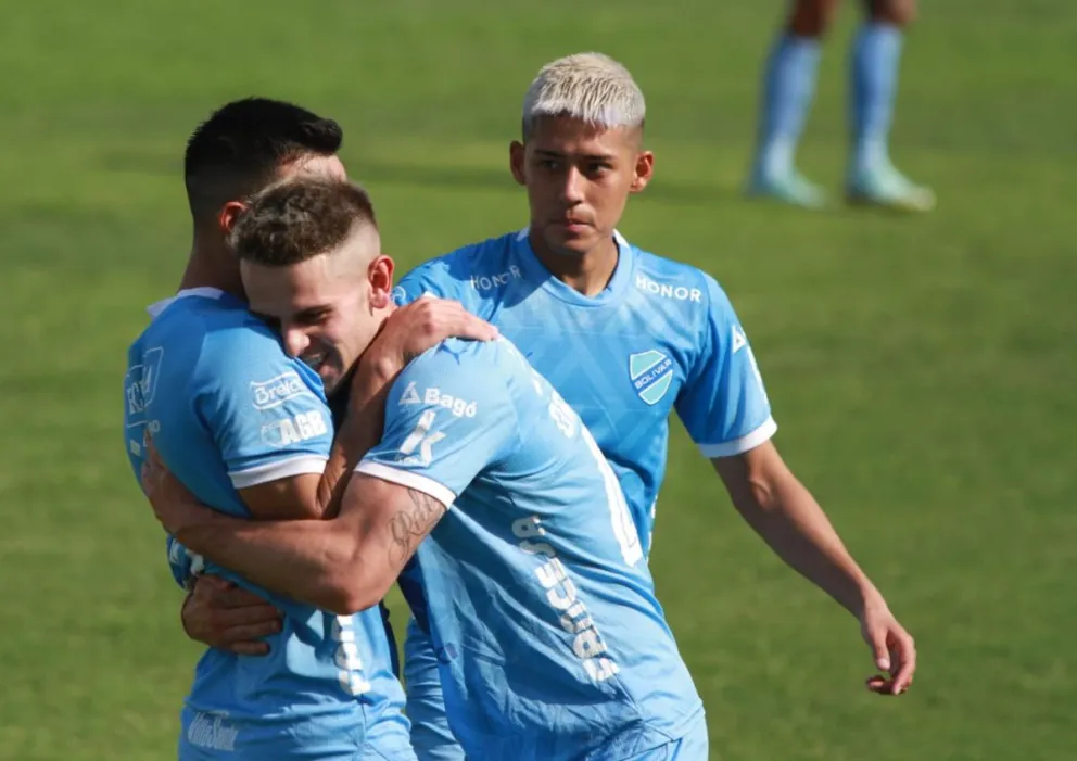 Los celestes celebran el segundo gol que marcaron a Real Santa Cruz. Foto: APG