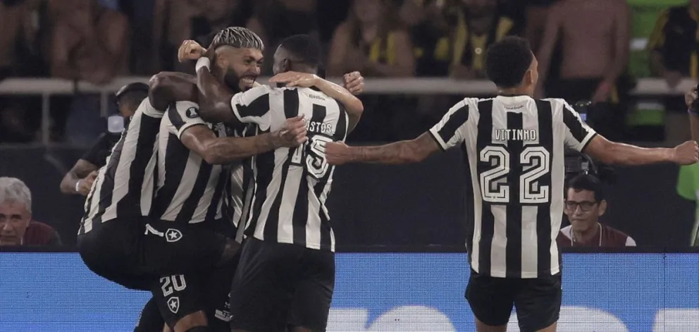 La fiesta de los jugadores de Botafogo por la goleada a Peñarol. Foto: EFE