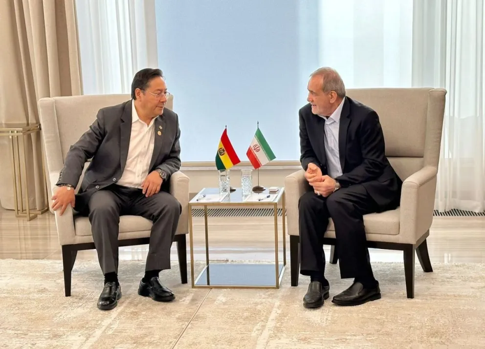 Presidente Luis Arce  junto a su par iraní, Masoud Pezeshkian.   Foto: Facebook Luis Arce