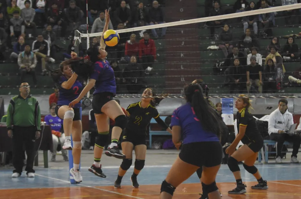 Una incidencia del torneo que se desarrolla en la sede de Gobierno. Foto: APG