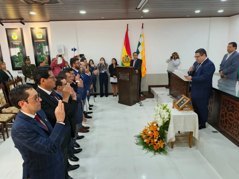 Los fiscales juran a sus cargos, este viernes. Foto: APG