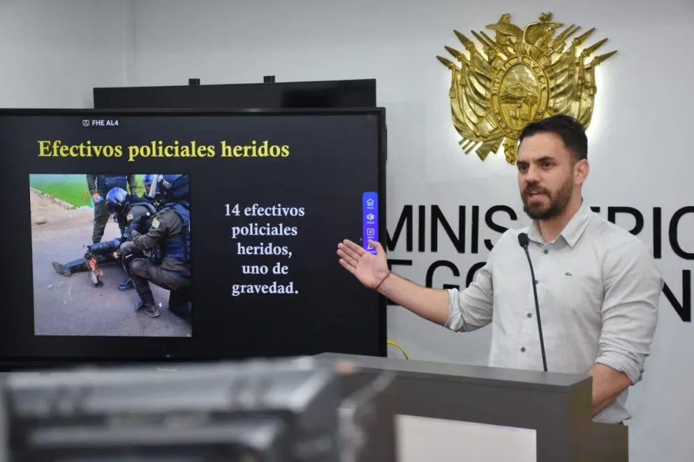 El ministro de Gobierno, Eduardo Del Castillo, brinda conferencia de prensa. Foto: APG