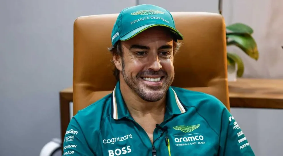 El piloto español Fernando Alonso en una entrevista previa a la disputa del Gran Premio de México. Foto. Aston Martin
