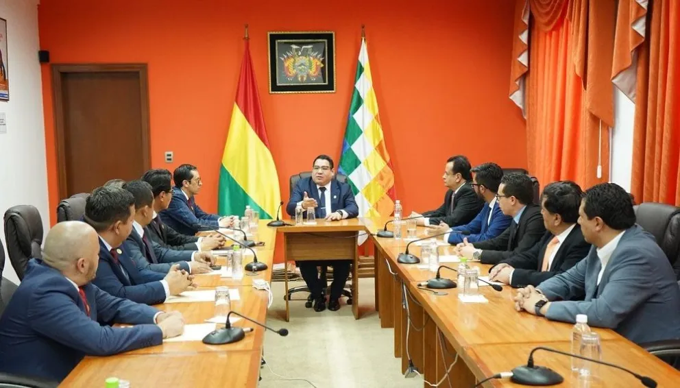 El Fiscal General, Roger Mariaca, en la primera reunión de coordinación con los 9 fiscales departamentales. Foto: FGE
