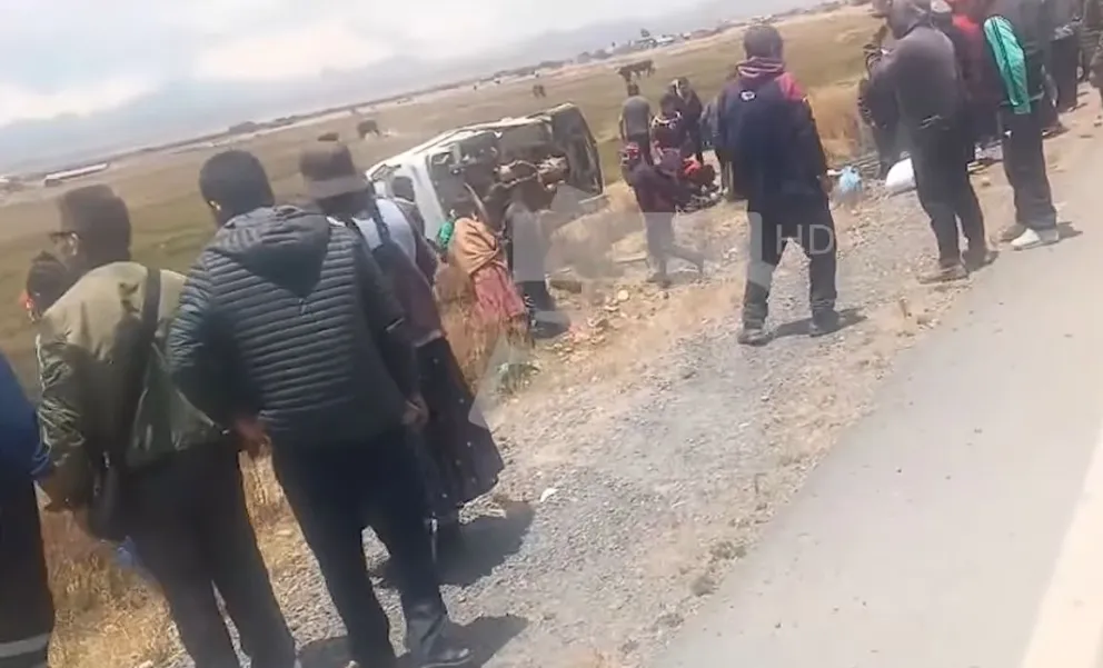 Imagen del accidente que se registró en Batallas.  Foto: Captura video.