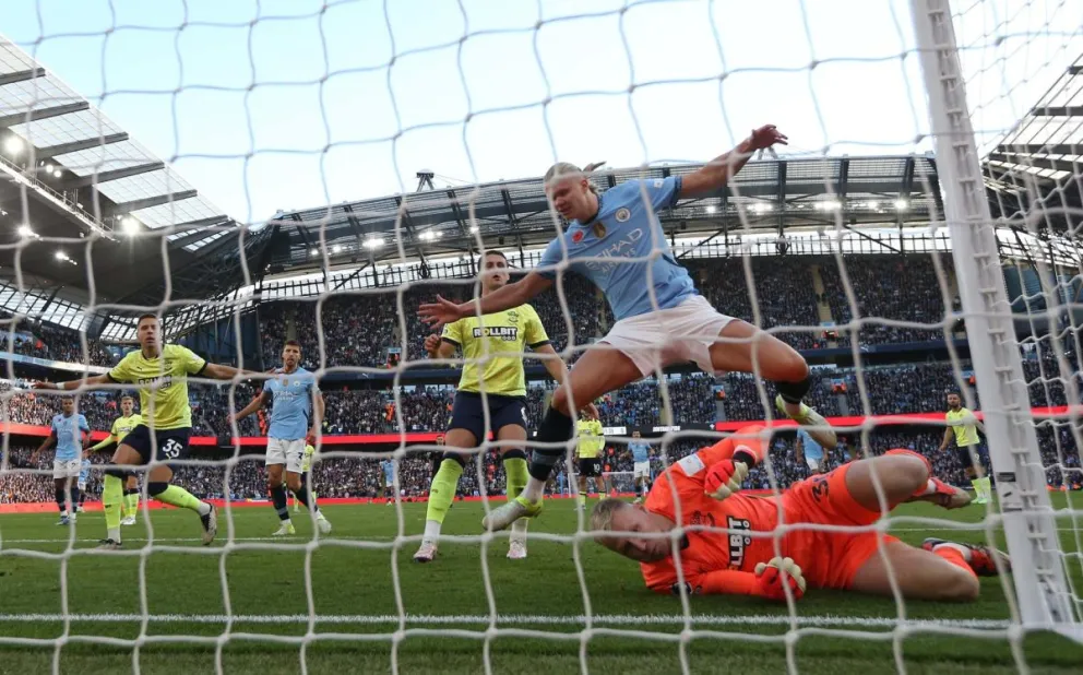 Haaland celebra tras anotar el gol de la victoria. Foto: EFE.