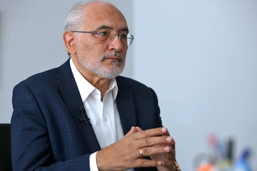 El expresidente Carlos Mesa habló sobre Evo Morales, la crisis en una entrevista con un diario de Paraguay.