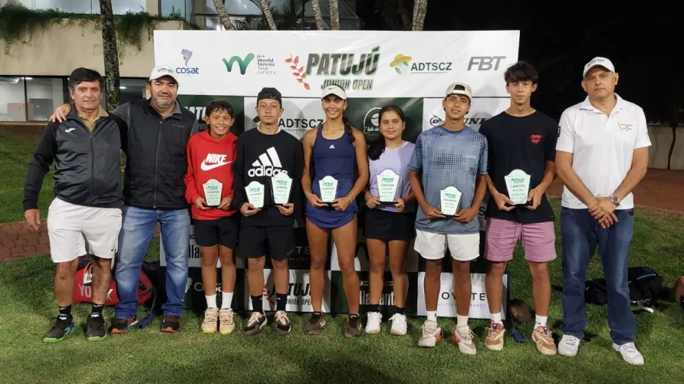 Los premiados del Patujú Junior Open. Foto: Asociación Departamental de Tenis de Santa Cruz