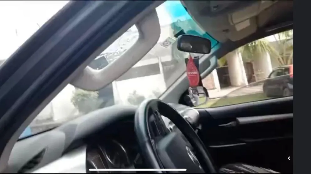 Vehículo en el que Evo Morales se transportaba el momento del supuesto ataque en su contra. Foto: RKC.