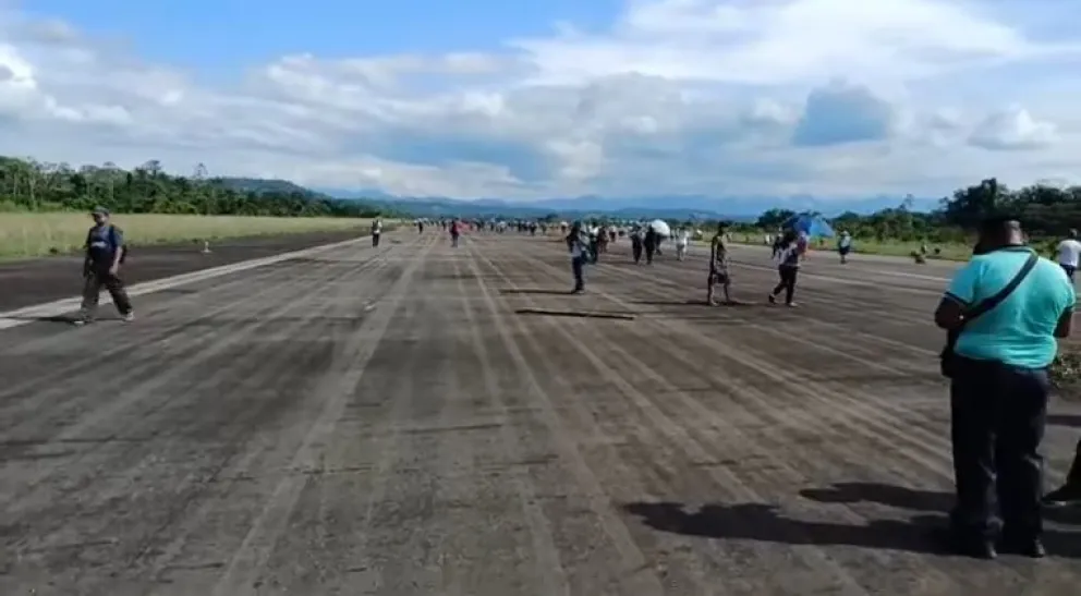 Cocaleros tomaron el aeropuerto de Chimoré
