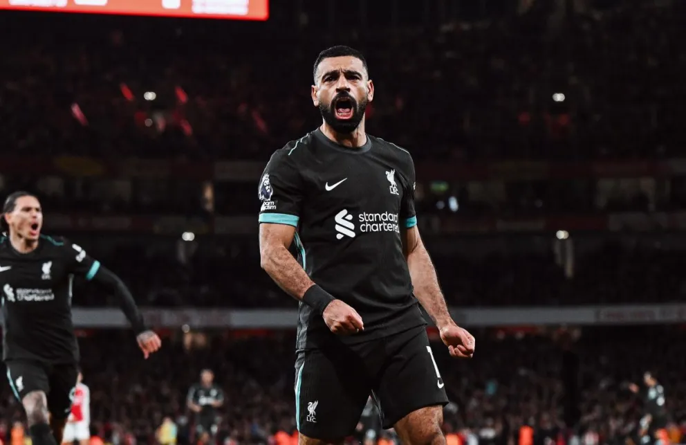 Mohamed Salah festeja el gol de la igualdad del Liverpool, unos metros atrás aparece Darwin Núñez. Foto: Liverpool